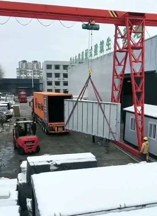 Laden eines vorgefertigten Containers